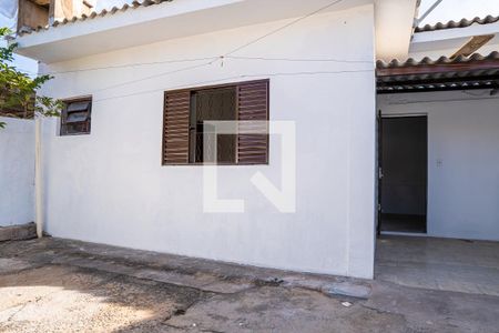 Casa para alugar com 71m², 2 quartos e sem vagaQuintal