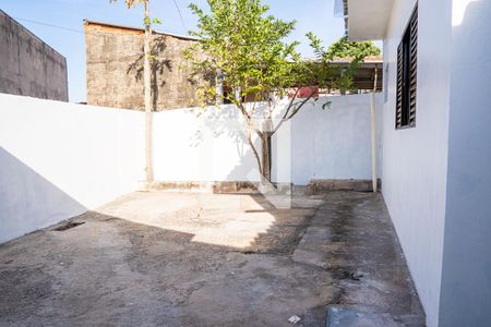 Casa para alugar com 71m², 2 quartos e sem vagaQuintal