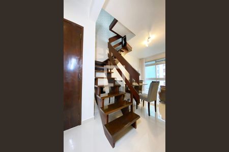 Apartamento à venda com 235m², 3 quartos e 1 vagaEscada