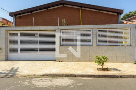 Casa à venda com 164m², 3 quartos e 3 vagasFachada
