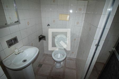 Banheiro de casa de condomínio para alugar com 1 quarto, 70m² em Vila São Luis, Duque de Caxias
