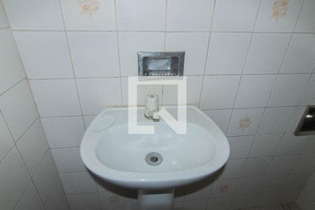 Banheiro de casa de condomínio para alugar com 1 quarto, 70m² em Vila São Luis, Duque de Caxias