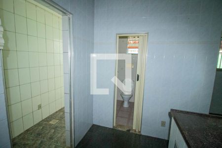 Cozinha de casa de condomínio para alugar com 1 quarto, 70m² em Vila São Luis, Duque de Caxias