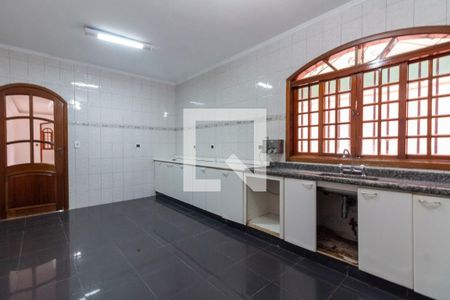 Casa à venda com 328m², 3 quartos e 2 vagas Casa à venda com 328m², 3 quartos e 2 vagasCozinha