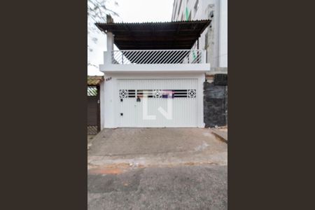 Casa à venda com 328m², 3 quartos e 2 vagas Casa à venda com 328m², 3 quartos e 2 vagasFachada