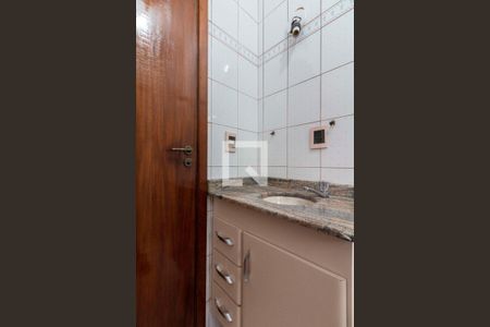 Casa à venda com 328m², 3 quartos e 2 vagas Casa à venda com 328m², 3 quartos e 2 vagasBanheiro Corredor