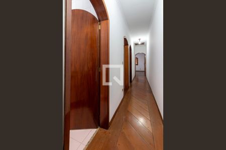 Casa à venda com 328m², 3 quartos e 2 vagas Casa à venda com 328m², 3 quartos e 2 vagasCorredor