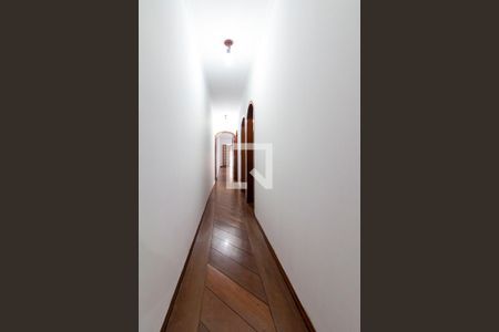 Casa à venda com 328m², 3 quartos e 2 vagas Casa à venda com 328m², 3 quartos e 2 vagasCorredor