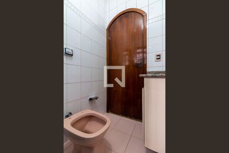 Casa à venda com 328m², 3 quartos e 2 vagas Casa à venda com 328m², 3 quartos e 2 vagasBanheiro Corredor