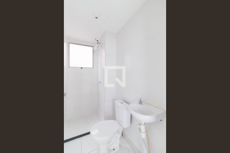 Banheiro de apartamento à venda com 2 quartos, 45m² em Hípica, Porto Alegre