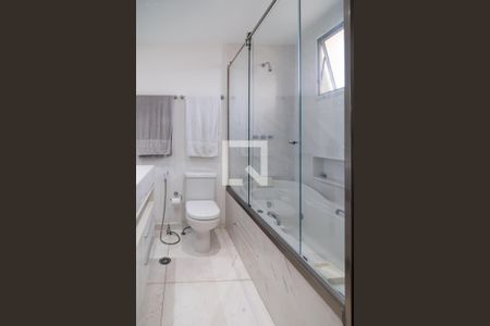 Apartamento à venda com 207m², 4 quartos e 4 vagasBanheiro 2 Quarto 3 - Suíte 