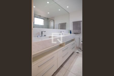 Apartamento à venda com 207m², 4 quartos e 4 vagasBanheiro 2 Quarto 3 - Suíte 