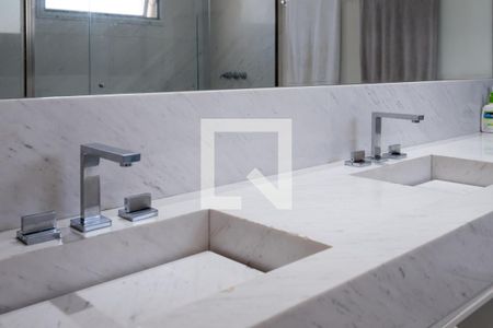 Apartamento à venda com 207m², 4 quartos e 4 vagasBanheiro 2 Quarto 3 - Suíte 