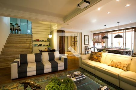 Sala 1 de casa de condomínio à venda com 3 quartos, 600m² em Jardim Everest, São Paulo