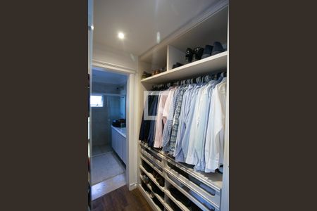 Casa de condomínio à venda com 600m², 3 quartos e 4 vagas Casa de condomínio à venda com 600m², 3 quartos e 4 vagasCloset da suíte 3 - 2/2