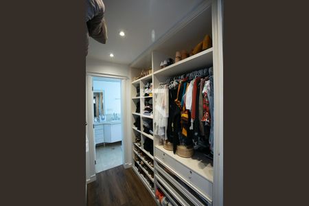 Casa de condomínio à venda com 600m², 3 quartos e 4 vagas Casa de condomínio à venda com 600m², 3 quartos e 4 vagasCloset da suíte 3 - 1/2