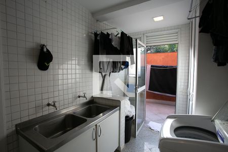 Casa de condomínio à venda com 600m², 3 quartos e 4 vagas Casa de condomínio à venda com 600m², 3 quartos e 4 vagasÁrea de Serviço