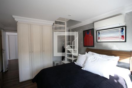 Casa de condomínio à venda com 600m², 3 quartos e 4 vagas Casa de condomínio à venda com 600m², 3 quartos e 4 vagassuíte 1