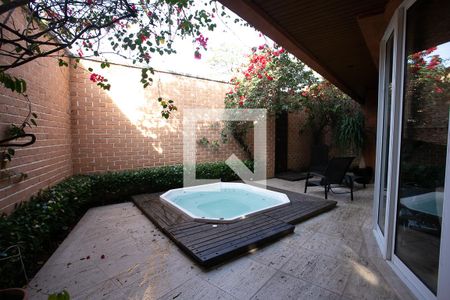 Casa de condomínio à venda com 600m², 3 quartos e 4 vagas Casa de condomínio à venda com 600m², 3 quartos e 4 vagasJacusi