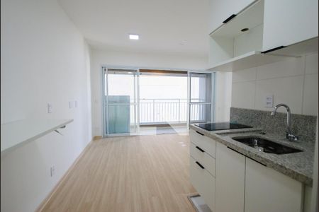 Cozinha de kitnet/studio para alugar com 1 quarto, 27m² em Liberdade, São Paulo