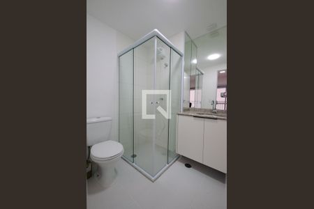 Banheiro de kitnet/studio para alugar com 1 quarto, 27m² em Liberdade, São Paulo
