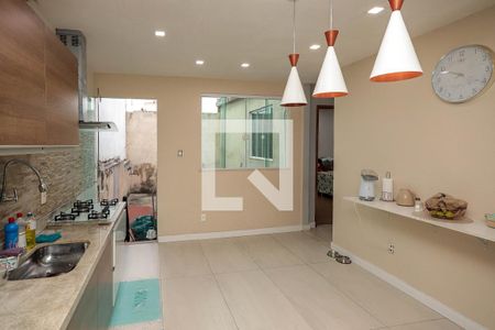 Casa à venda com 130m², 4 quartos e 2 vagas Casa à venda com 130m², 4 quartos e 2 vagasCozinha