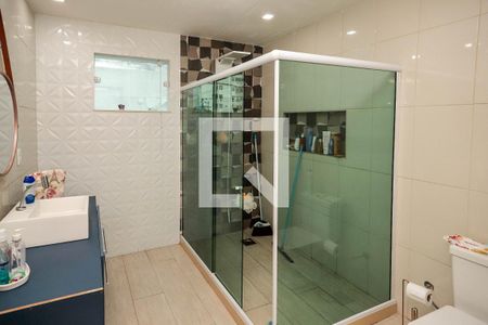 Casa à venda com 130m², 4 quartos e 2 vagas Casa à venda com 130m², 4 quartos e 2 vagasBanheiro