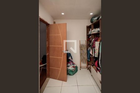 Casa à venda com 130m², 4 quartos e 2 vagas Casa à venda com 130m², 4 quartos e 2 vagasBanheiro Suíte