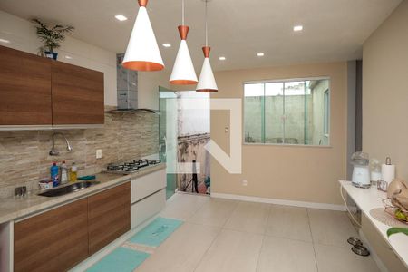 Casa à venda com 130m², 4 quartos e 2 vagas Casa à venda com 130m², 4 quartos e 2 vagasCozinha