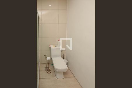 Casa à venda com 130m², 4 quartos e 2 vagas Casa à venda com 130m², 4 quartos e 2 vagasBanheiro