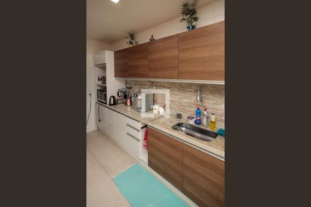 Casa à venda com 130m², 4 quartos e 2 vagas Casa à venda com 130m², 4 quartos e 2 vagasCozinha