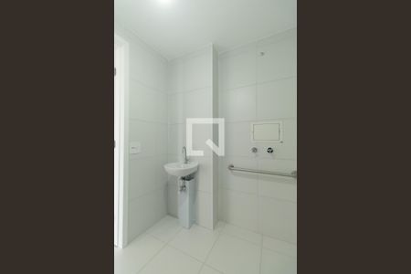 Banheiro de kitnet/studio para alugar com 1 quarto, 26m² em Vila Esperança, São Paulo
