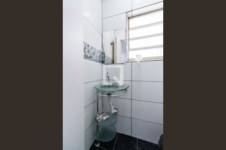 Casa à venda com 200m², 2 quartos e 1 vagaLavabo