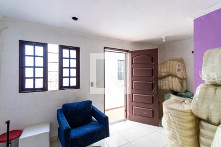 Casa à venda com 200m², 2 quartos e 1 vagaEdícula - Suíte