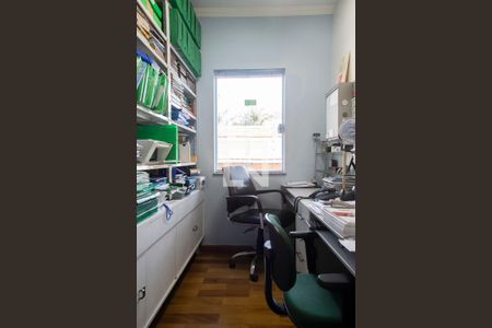 Casa à venda com 142m², 4 quartos e 4 vagasEscritório