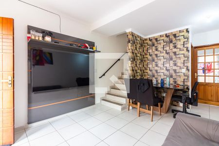 Sala  de casa de condomínio à venda com 2 quartos, 60m² em Veloso, Osasco