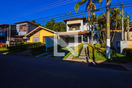 Casa para alugar com 190m², 4 quartos e 4 vagasFachada da casa e rua