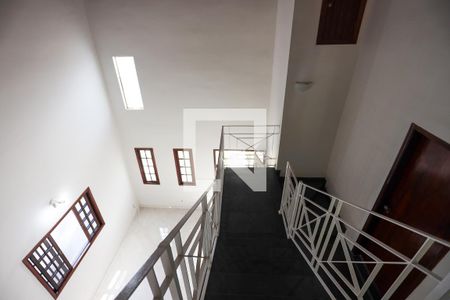 Casa para alugar com 190m², 4 quartos e 4 vagasEscada de acesso aos quartos