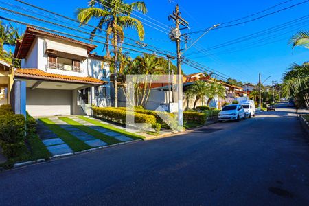 Casa para alugar com 190m², 4 quartos e 4 vagasFachada da casa e rua