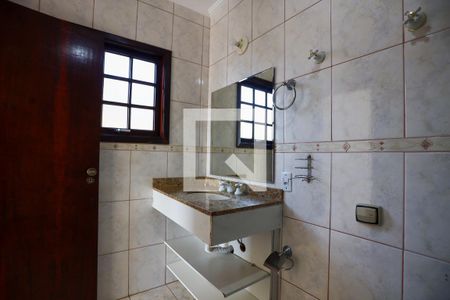 Casa para alugar com 190m², 4 quartos e 4 vagasSuíte Master - banheiro - detalhes