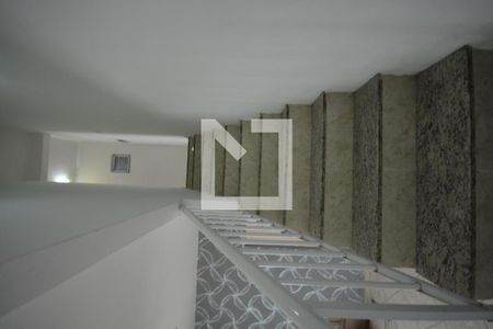 Casa para alugar com 100m², 2 quartos e 1 vagaEscada