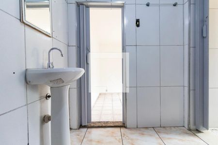 Banheiro de casa para alugar com 1 quarto, 40m² em Vila Nhocune, São Paulo