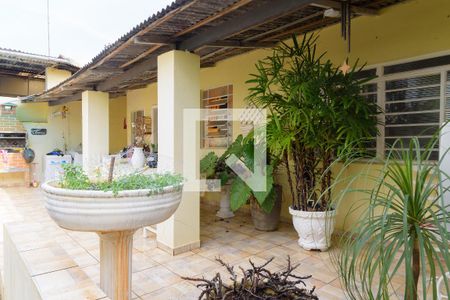 Casa à venda com 270m², 4 quartos e 3 vagas Casa à venda com 270m², 4 quartos e 3 vagasCasa dos Fundos