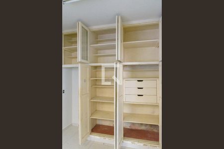 Casa à venda com 270m², 4 quartos e 3 vagas Casa à venda com 270m², 4 quartos e 3 vagasCozinha - Armários