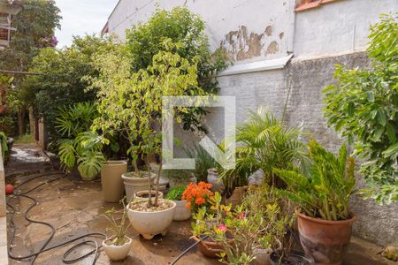 Casa à venda com 270m², 4 quartos e 3 vagas Casa à venda com 270m², 4 quartos e 3 vagasCasa dos Fundos