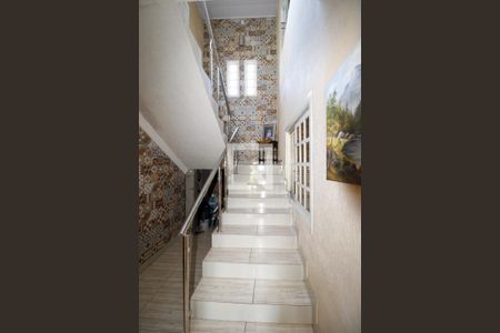 Casa à venda com 313m², 3 quartos e 2 vagas Casa à venda com 313m², 3 quartos e 2 vagasEscada