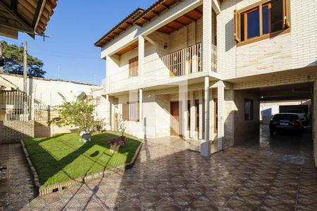Casa à venda com 313m², 3 quartos e 2 vagas Casa à venda com 313m², 3 quartos e 2 vagasFachada