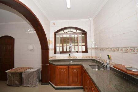 Casa à venda com 138m², 3 quartos e 3 vagasCozinha - Armários