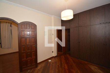 Casa à venda com 138m², 3 quartos e 3 vagasSuíte 2