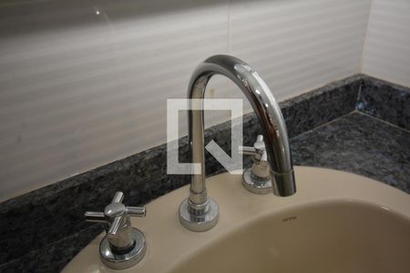 Casa à venda com 138m², 3 quartos e 3 vagasBanheiro da Suíte 2 - Torneira